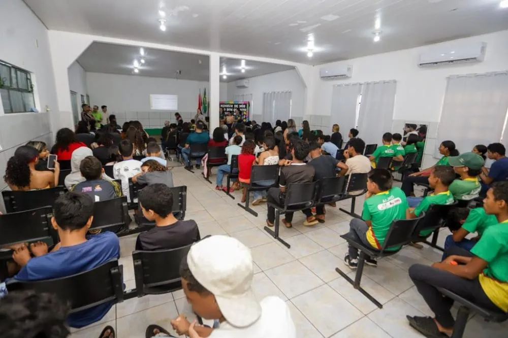 Estudantes debatem políticas públicas em pré-conferência municipal