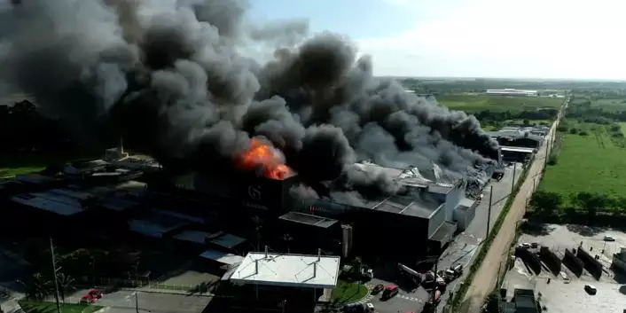Incêndio de grandes proporções atinge fábrica de chocolates da Cacau Show