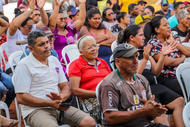 Prefeitura inaugura Asfalto no Américo Santana e assina Ordem de Serviço para urbanização do Vale Canaã