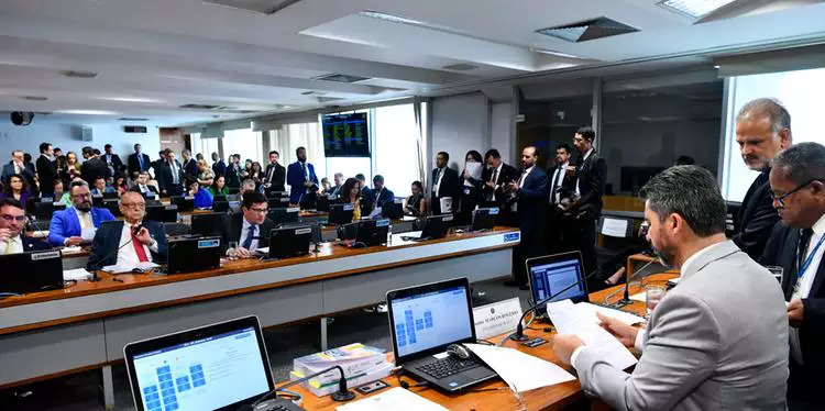 Comissão do Senado aprova projeto que torna hediondos crimes contra crianças e adolescentes