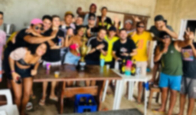 Homens encapuzados invadem clube e deixam 10 pessoas feridas na Folha 33