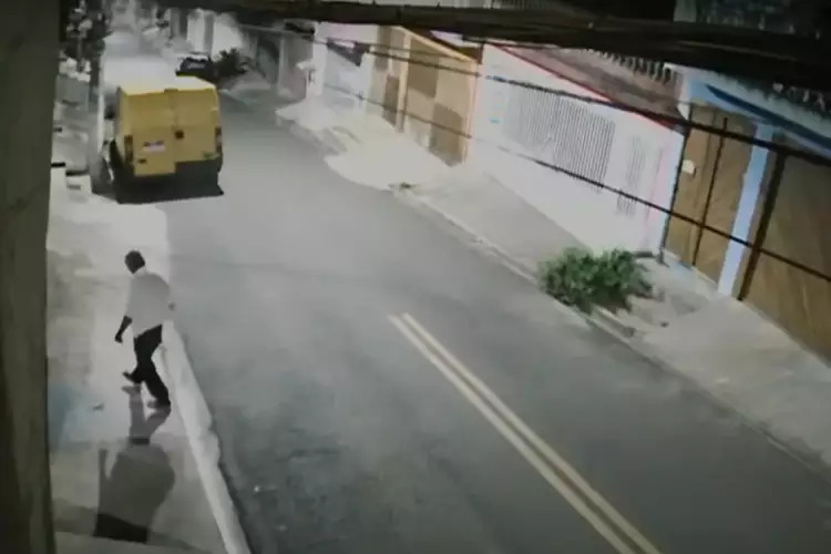 Idoso é preso após matar dono de bar a facadas por provocação com música de Amado Batista