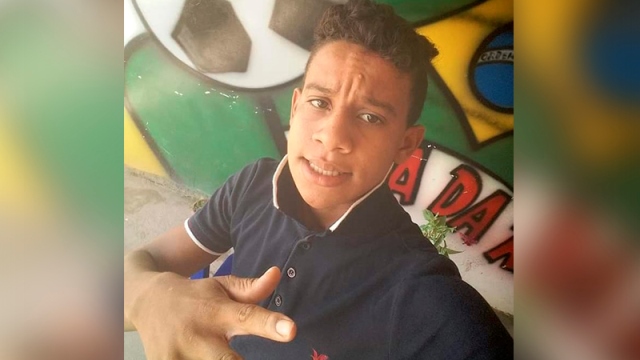 Polícia investiga morte de jovem executado a tiros