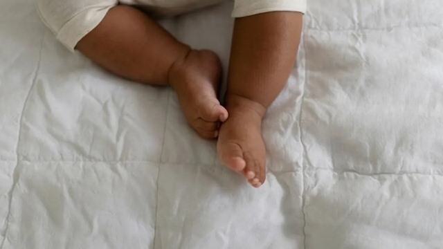 Bebê com sinais de violência sexual morre em Salvador