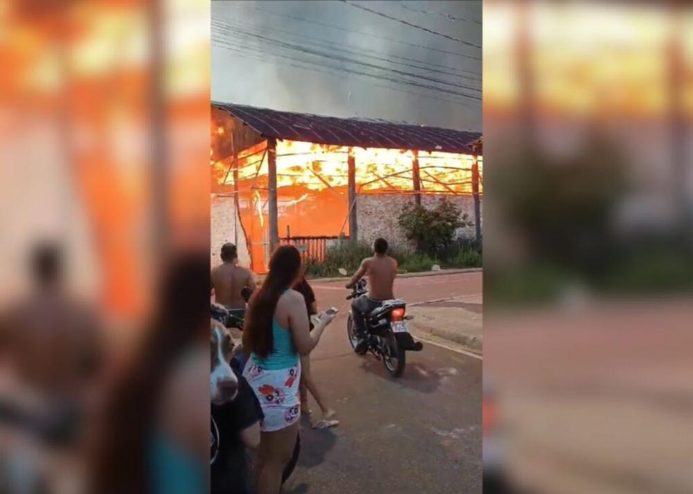 Galpão abandonado pega fogo em Tucuruí