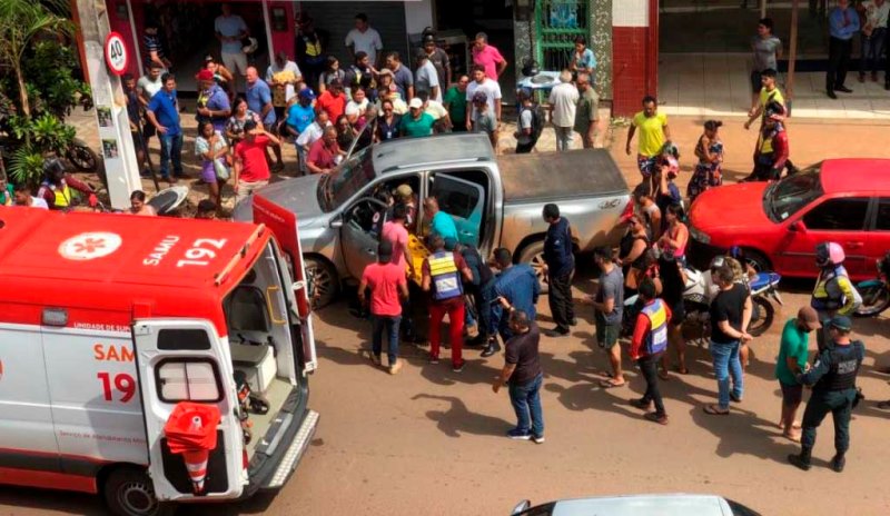 Homem é baleado na avenida no centro da cidade