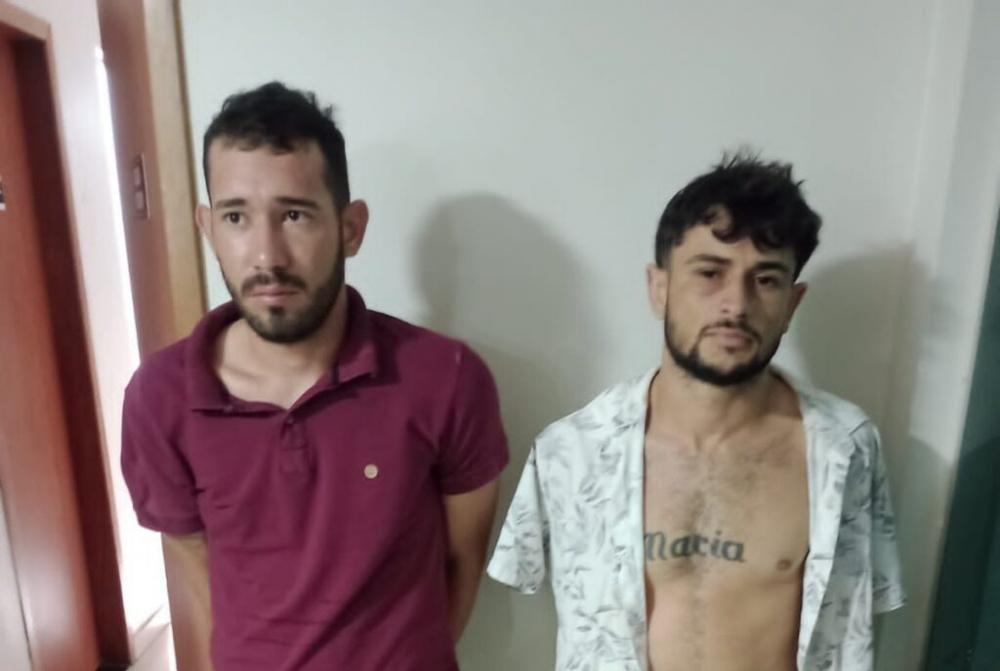 PM prende duas pessoas com R$ 40 mil em drogas