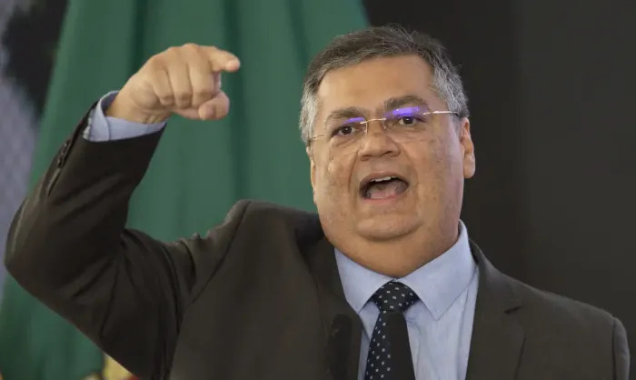 Dino diz que não há interferência do governo na Polícia Federal