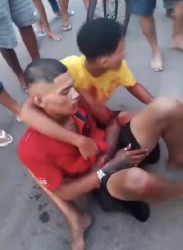 DOIS SUSPEITOS DE ASSALTO SÃO AGREDIDOS E QUASE LINCHADOS NO MARANHÃO. CONTÉM CENAS DE VIOLÊNCIA ⚠️